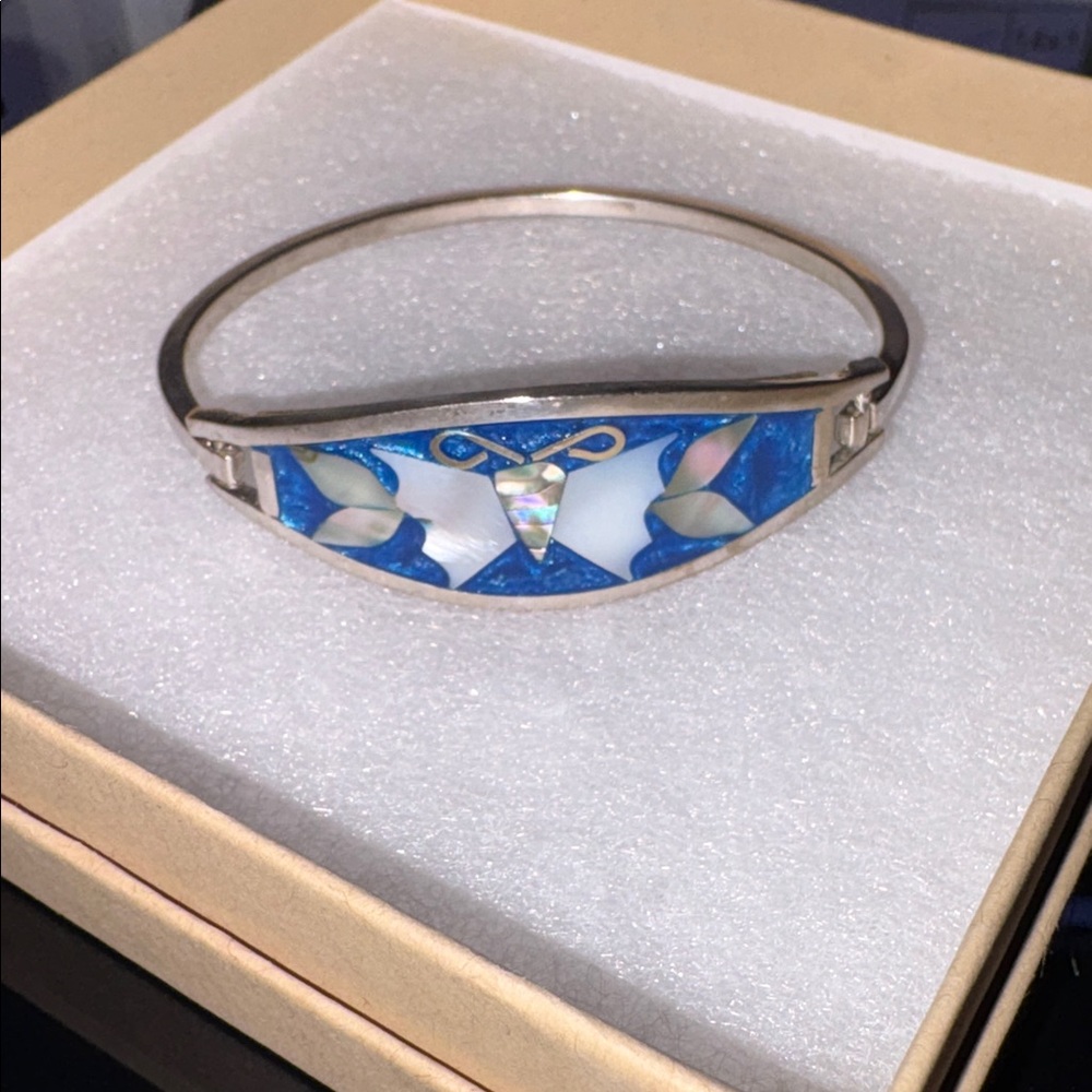 Vintage Silver Butterfly Bracelet - Picture 4 of 4